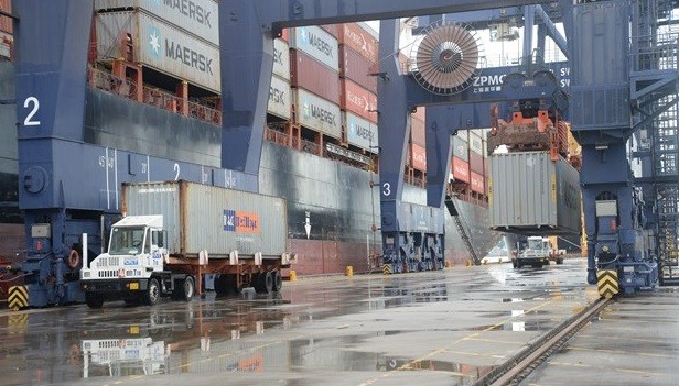 越南出口预计继续增长 今年贸易顺差可达10亿美元