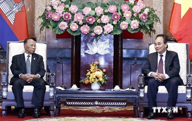 国家主席阮春福会见柬埔寨国会主席韩桑林