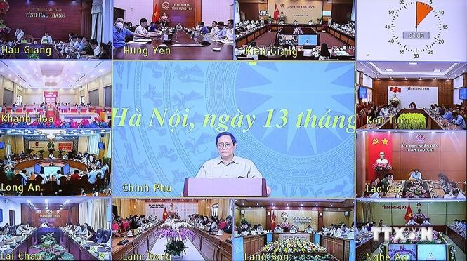 越南政府总理范明政主持新冠肺炎疫情防控视频会议