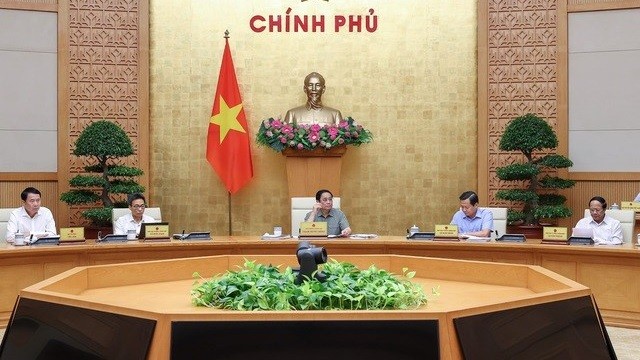 越南政府总理范明政主持召开政府9月份立法工作专题会议