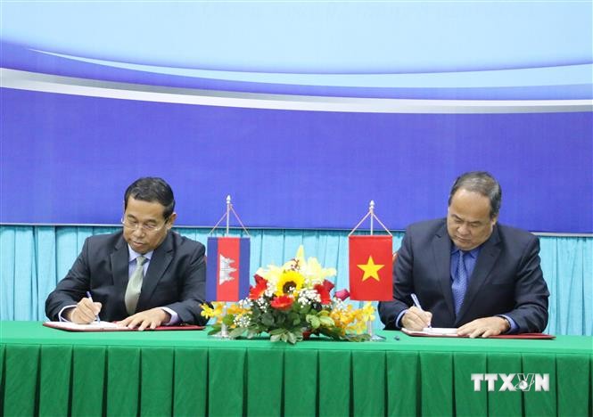 越柬建交55周年：加强安江省与茶胶省之间的合作