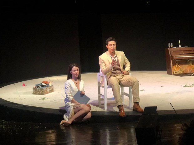 话剧《海达·加布勒》在河内青年剧院公开首演