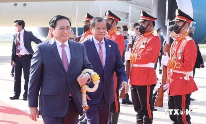 越南政府总理范明政抵达首都金边 开始对柬埔寨进行正式访问