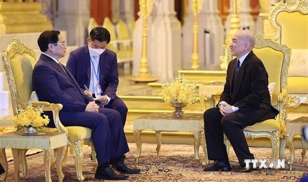 越南政府总理范明政会见柬埔寨国王诺罗敦·西哈莫尼