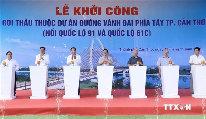 范明政总理出席芹苴市以西环路项目动工仪式