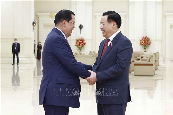 越南国会主席王庭惠会见柬埔寨首相洪森