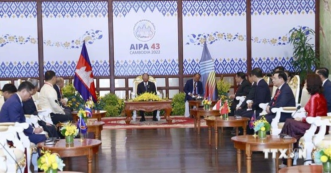 柬埔寨王国国会主席韩桑林会见AIPA议会代表团团长