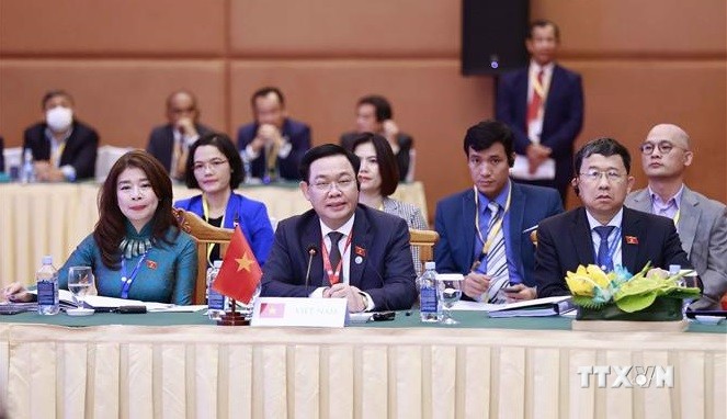 越南国会主席王廷惠出席东盟议会联盟大会执行委员会会议