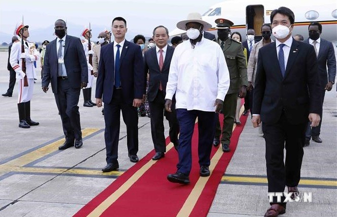 乌干达共和国总统开始对越南进行正式访问