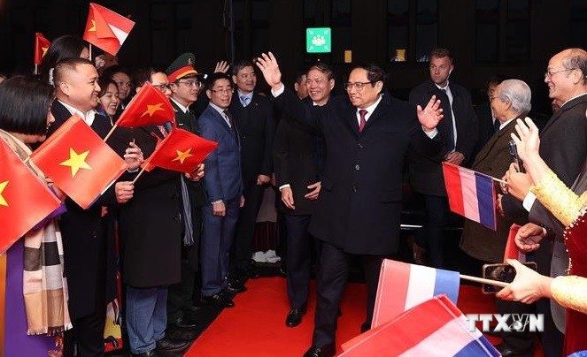 政府总理范明政与旅居荷兰越南人社群举行见面会