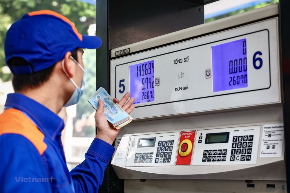 12月12日下午越南汽油零售价每公升下调1330至1500越盾