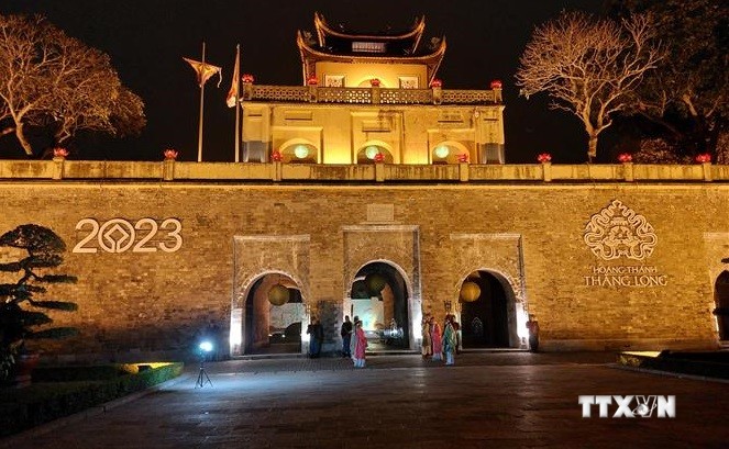 河内为国际游客推出“升龙皇宫之夜——一种独特感受”的升龙皇城夜游活动