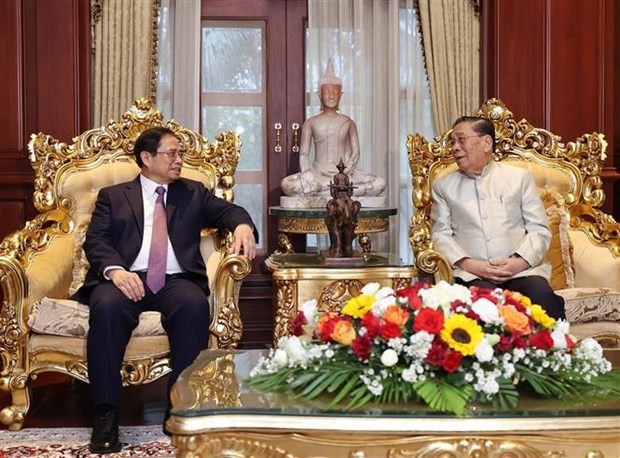 越南政府总理范明政探访老挝前高级领导人
