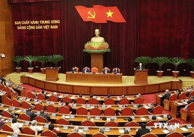 越共中央政治局会见前党和国家领导人