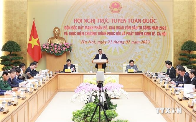 越南政府总理范明政主持召开全国公共投资资金到位工作视频会议