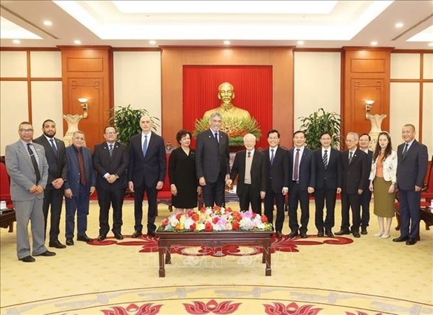 越共中央总书记阮富仲会见多米尼加共和国左派团结运动党高级代表团