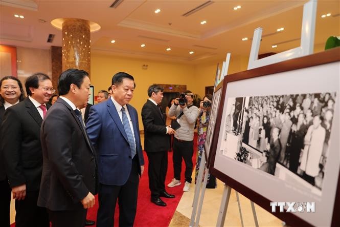 纪念《越南文化纲要》颁布80周年的图片展正式开展