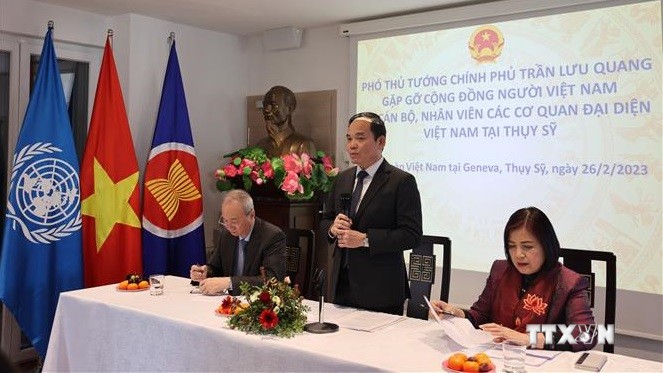 越南政府副总理陈刘光会见旅居瑞士越南人社群代表
