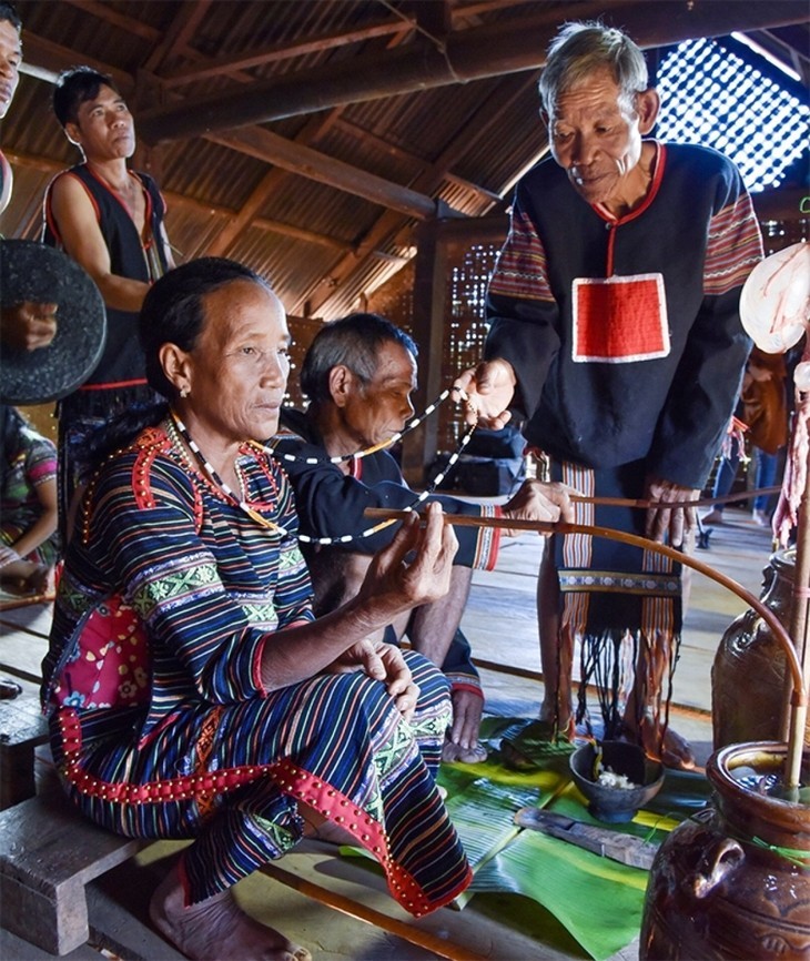 莫侬族人具有意义的习俗——祝寿仪式