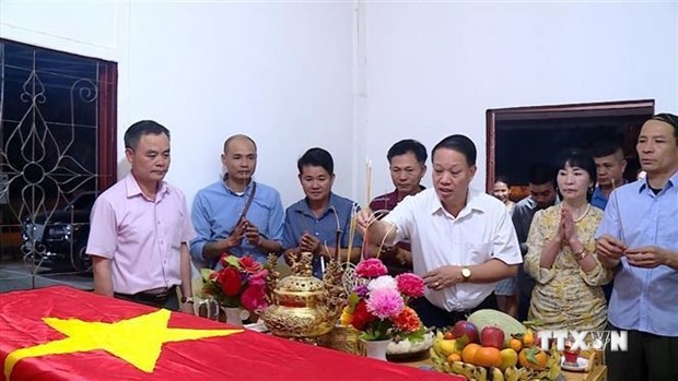 旅居老挝乌多姆塞省越南人缅怀援老烈士功绩