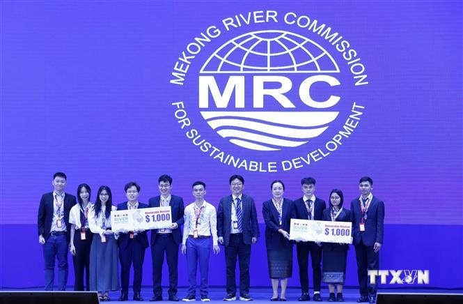 越南大学生在寻求湄公河现代河流监测技术竞赛中获得两项二等奖