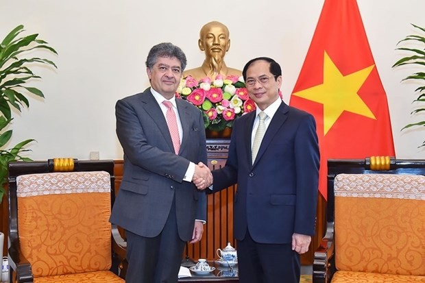 越南外交部长裴青山会见亚美尼亚驻越大使瓦赫拉姆