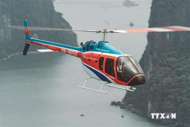 越南直升机坠落下龙湾海域 快速全面展开搜救工作