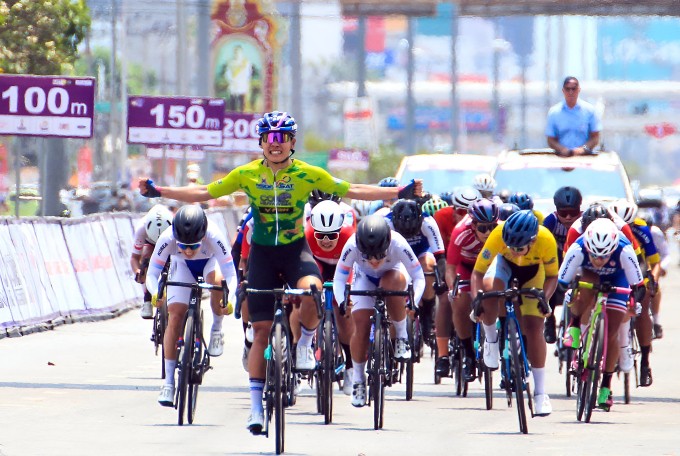 越南运动员阮氏实在2023环泰国公路自行车巡回赛中的表现令人印象深刻