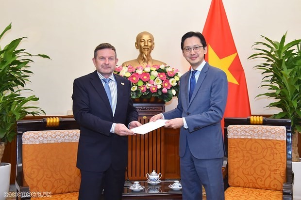 加强越南与法语国家和地区国际组织的合作关系