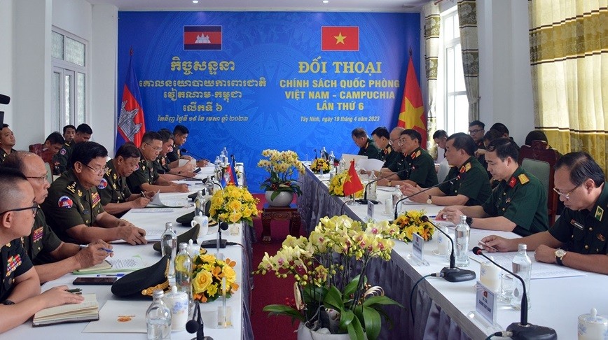 越柬两国防务合作关系取得许多积极、突出的成就