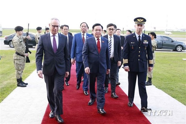 越南国会主席王廷惠开始对乌拉圭东岸共和国进行正式访问