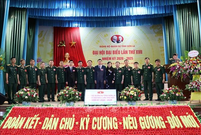 Ban Chấp hành Đảng bộ Quân sự tỉnh Sơn La khóa XVII, nhiệm kỳ 2020 - 2025 ra mắt Đại hội. Ảnh: Nguyễn Cường- TTXVN