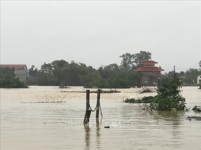 Nhiều tuyến đường liên xã Gia Phố, huyện Hương Khê bị nước lũ chia cắt. Ảnh: Phan Quân - TTXVN