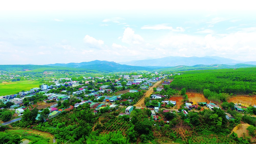 Toàn cảnh diện mạo nông thôn huyện Đăk Tô (Kon Tum) . Ảnh: Văn Phương