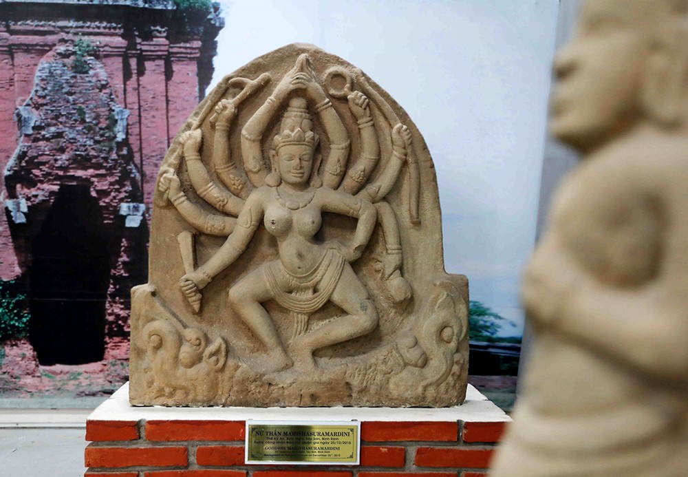 Bảo vật quốc gia điêu phù điêu nữ thần Mahishasuramardini. Ảnh: Thanh Tùng