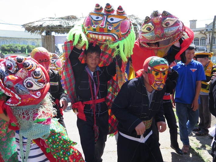 Lạng Sơn hiện có khoảng 100 đội múa sư tử, gần 1.000 nghệ nhân biểu diễn cùng hàng chục nghệ nhân làm đầu sư tử mèo. Ảnh: Nguyễn Quang Duy