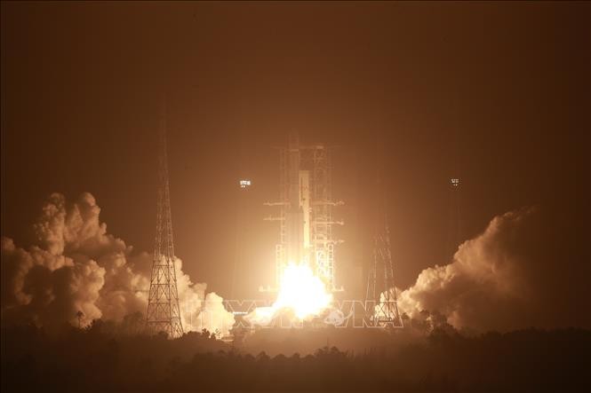 Tên lửa đẩy Trường Chinh-7A Y2 mang theo vệ tinh Shiyan-9 rời bệ phóng tại bãi phóng Văn Xương, thuộc tỉnh Hải Nam, miền Nam Trung Quốc ngày 12/3/2021. Ảnh: THX/TTXVN
