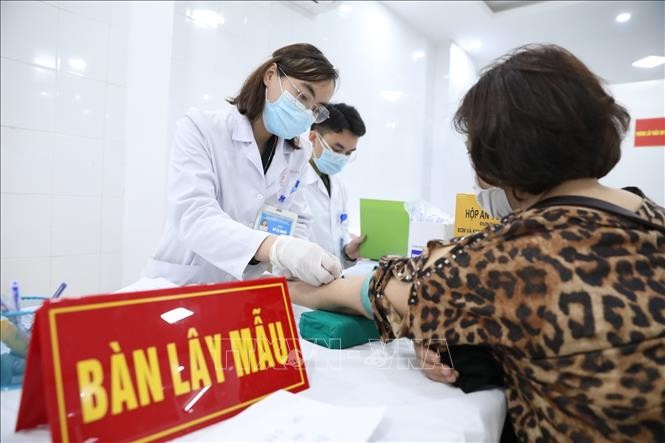 Phòng lấy mẫu xét nghiệm cho tình nguyện viên tham gia đăng ký tiêm thử nghiệm mũi 2, đợt 2 vaccine Nano Covax. Ảnh: Minh Quyết - TTXVN