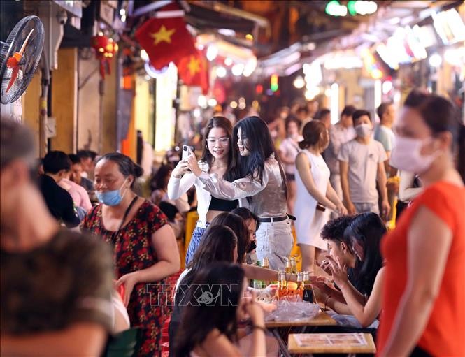 Từ 17h ngày 3/5, Hà Nội dừng hoạt động quán ăn, uống đường phố, trà đá, cà phê vỉa hè để chống dịch COVID-19