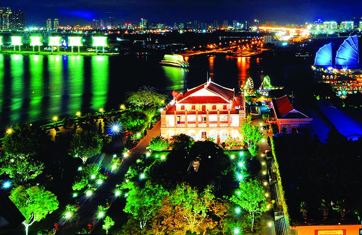 Bến Nhà Rồng lung linh ánh đèn bên sông Sài Gòn. Ảnh: An Hiếu
