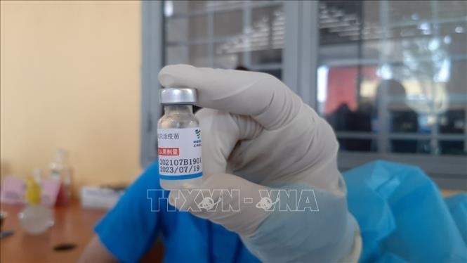 Vaccine Vero Cell của Sinopharm triển khai tiêm cho người dân Bình Dương có hạn sử dụng đến ngày 19/07/2023. Ảnh: Chí Tưởng –TTXVN