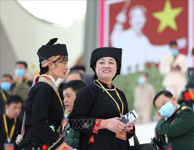 Đại biểu các dân tộc thiểu số Việt Nam dự Đại hội đại biểu toàn quốc các dân tộc thiểu số Việt Nam lần thứ II  trong trang phục truyền thống đặc sắc. Ảnh: Dương Giang – TTXVN
