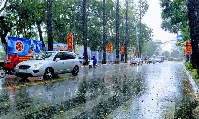 Cơn mưa xuất hiện tại quận Ninh Kiều, thành phố Cần Thơ trong chiều 22/2. Ảnh: Thanh Liêm – TTXVN