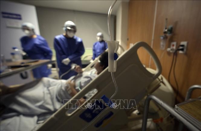  Bệnh nhân COVID-19 được điều trị tại bệnh viện ở Coacalco, Mexico. Ảnh: AFP/ TTXVN
