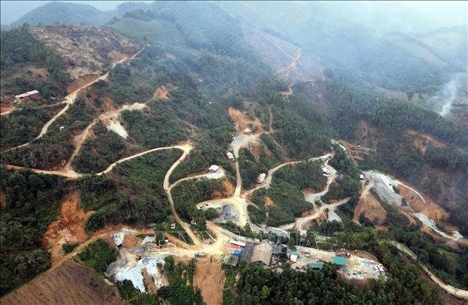 Khu mỏ khai thác quặng chì kẽm được cấp phép khai thác tại xã Trung Minh, huyện Yên Sơn, tỉnh Tuyên Quang. Ảnh: Quang Cường – TTXVN