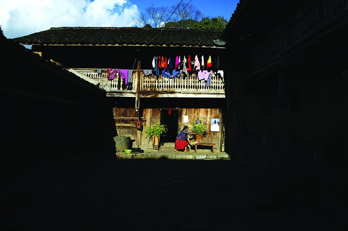Ngôi nhà “tứ đại đồng đường” của ông Mua Súa Páo trở thành điểm đến yêu thích nhất ở làng văn hóa Lũng Cẩm (xã Sủng Là, huyện Đồng Văn). Ảnh: An Thành Đạt