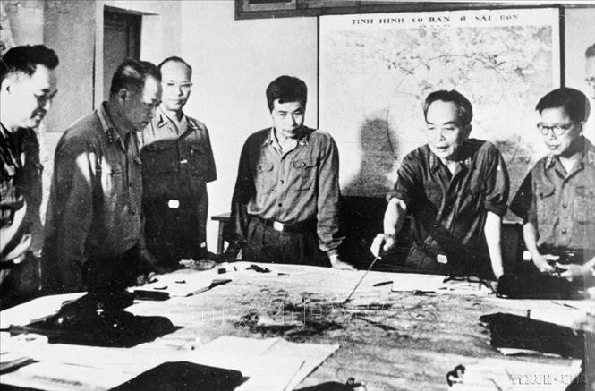 Quân ủy Trung ương theo dõi diễn biến của Chiến dịch Hồ Chí Minh đánh vào Sài Gòn. Ảnh: TTXVN