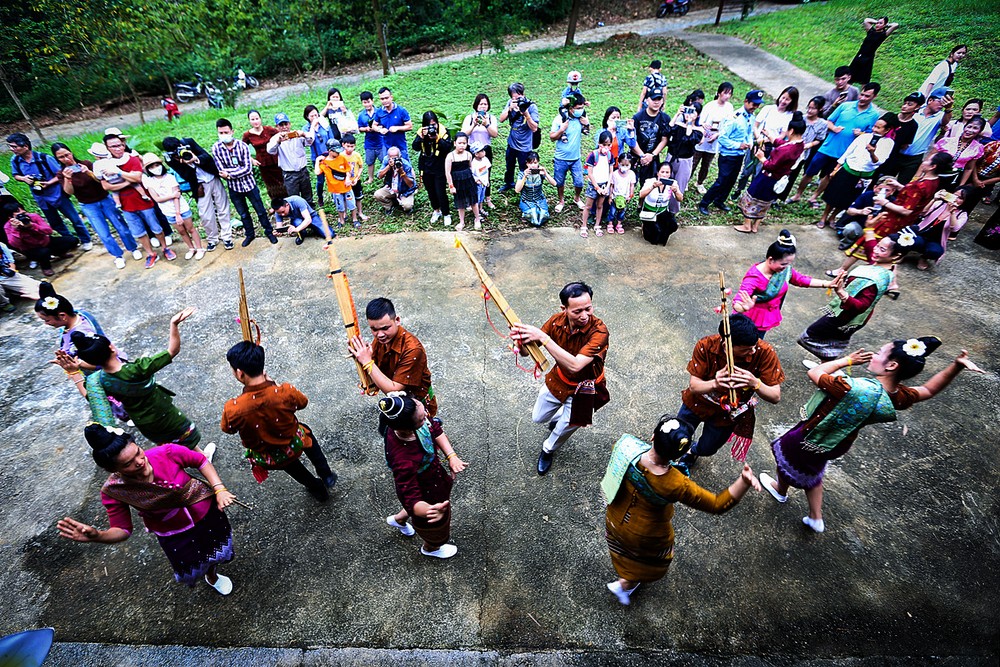 Văn hóa truyền thống của đồng bào dân tộc Lào được giữ gìn và phát huy qua các điệu múa ăn mừng cơm mới. Ảnh: Trọng Đạt