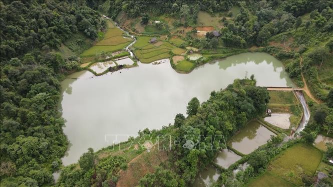 Công trình hồ chứa nước Tho Lóng (xã Mường Giàng, huyện Quỳnh Nhai) có dung tích chứa gần 100.000m3. Ảnh: Hữu Quyết – TTXVN
