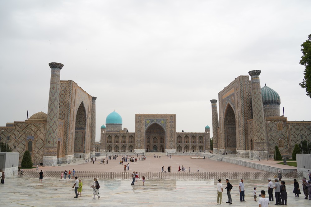 Quảng trường Registon (cát bao phủ) tuyệt đẹp ở cố đô Samarkand. Ảnh: Duy Trinh - PV TTXVN tại Nga
